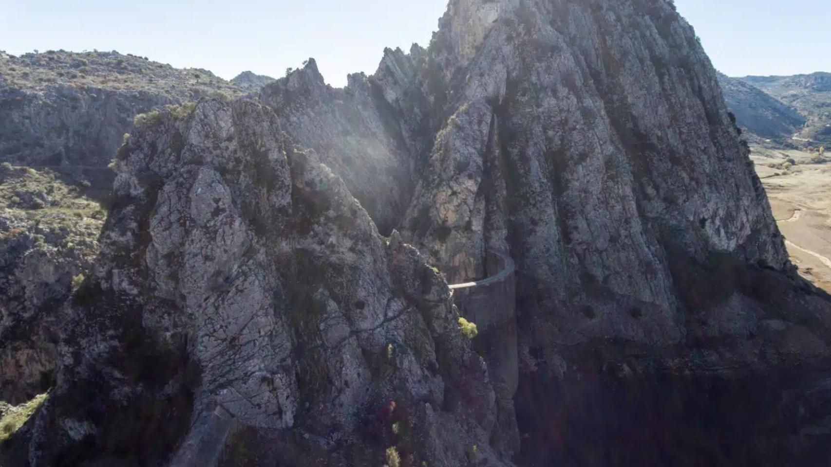 Macabro hallazgo en Málaga: encuentran un cuerpo sin vida junto a la presa de Los Caballeros, en Montejaque