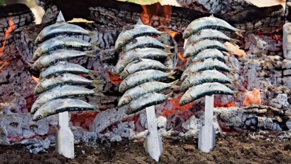 Cómo hacer espetos de sardinas en casa como un auténtico chiringuito malagueño