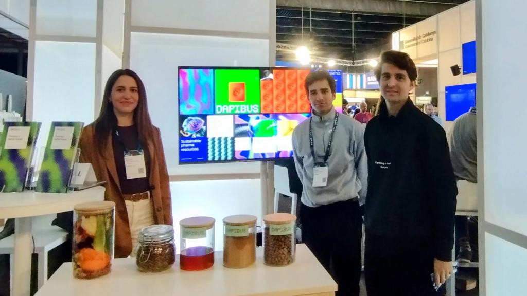 Alex Segura (derecha), junto a Arturo Almazor y otro miembro de la empresa en el 4YFN de este año.