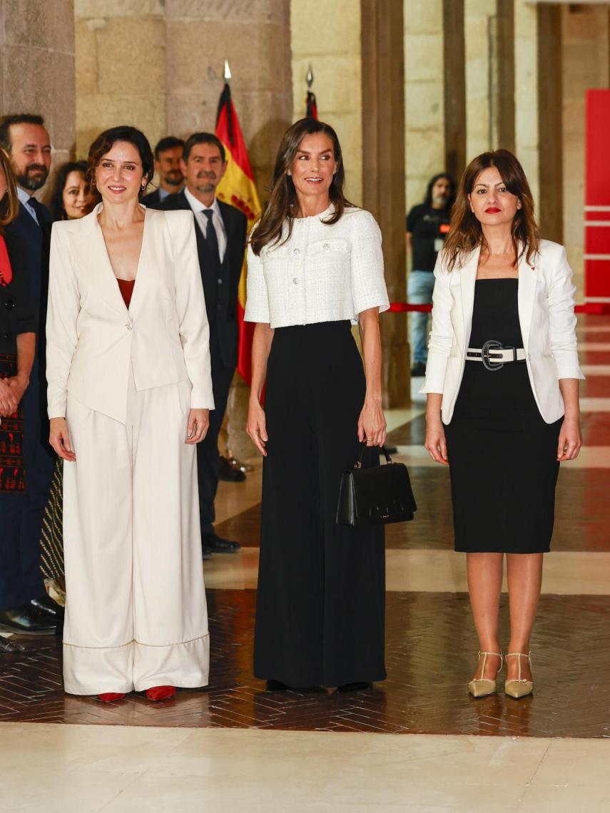 La reina Letizia junto a la presidenta de la Comunidad de Madrid este jueves.
