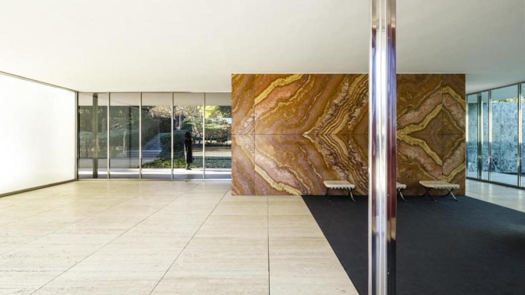 Interior del pabellón Barcelona. Foto: © Marcela Grassi/ Fundación Mies van der Rohe, Barcelona