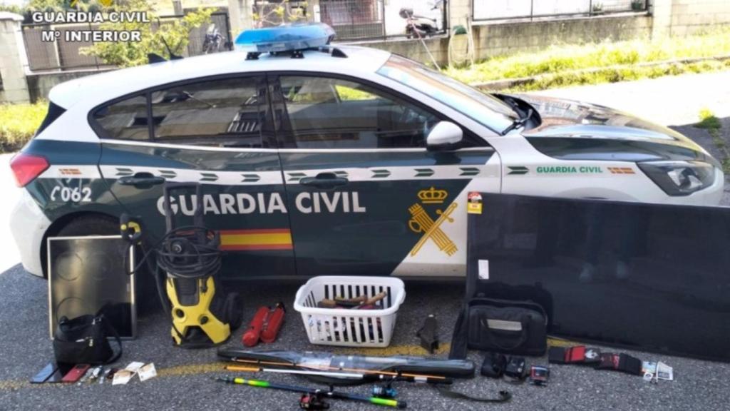 Detenidos tres vecinos de O Grove (Pontevedra) como autores de varios robos en domicilios