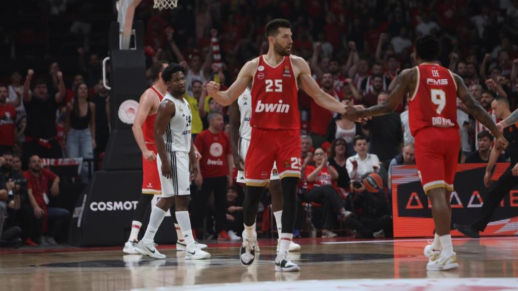 Alec Peters celebra una canasta en el partido ante el Real Madrid.