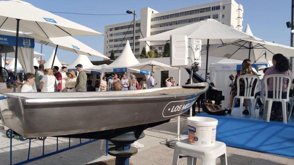 Los Mellizos realizan un show cooking de espetos