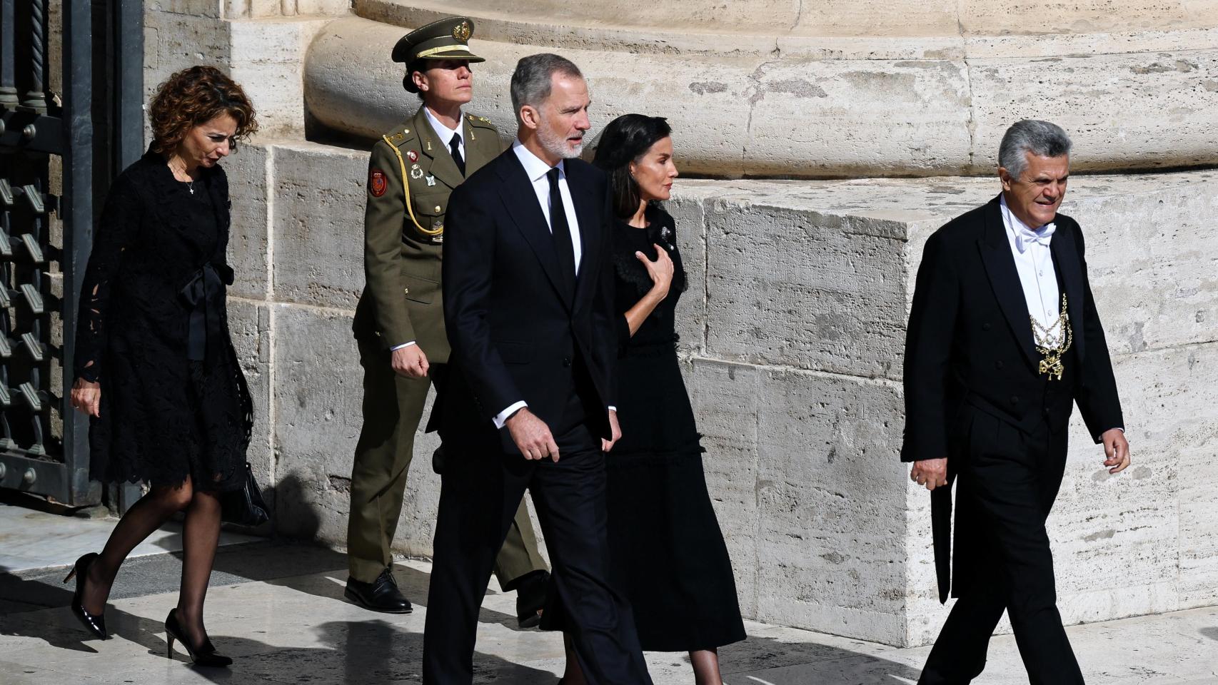 Sánchez tampoco asistirá a la apertura del papado de León XIV: irán los Reyes y Montero como "ministra de jornada"