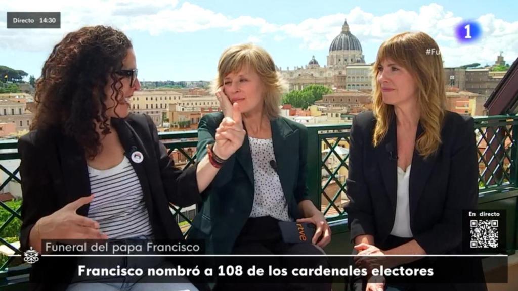 Marta Carazo y Alejandra Herrand, en el especial del funeral del Papa que ha emitido La 1.