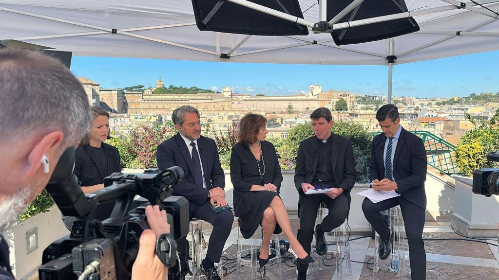 La cobertura de 'El programa de Ana Rosa' del funeral del Papa Francisco.