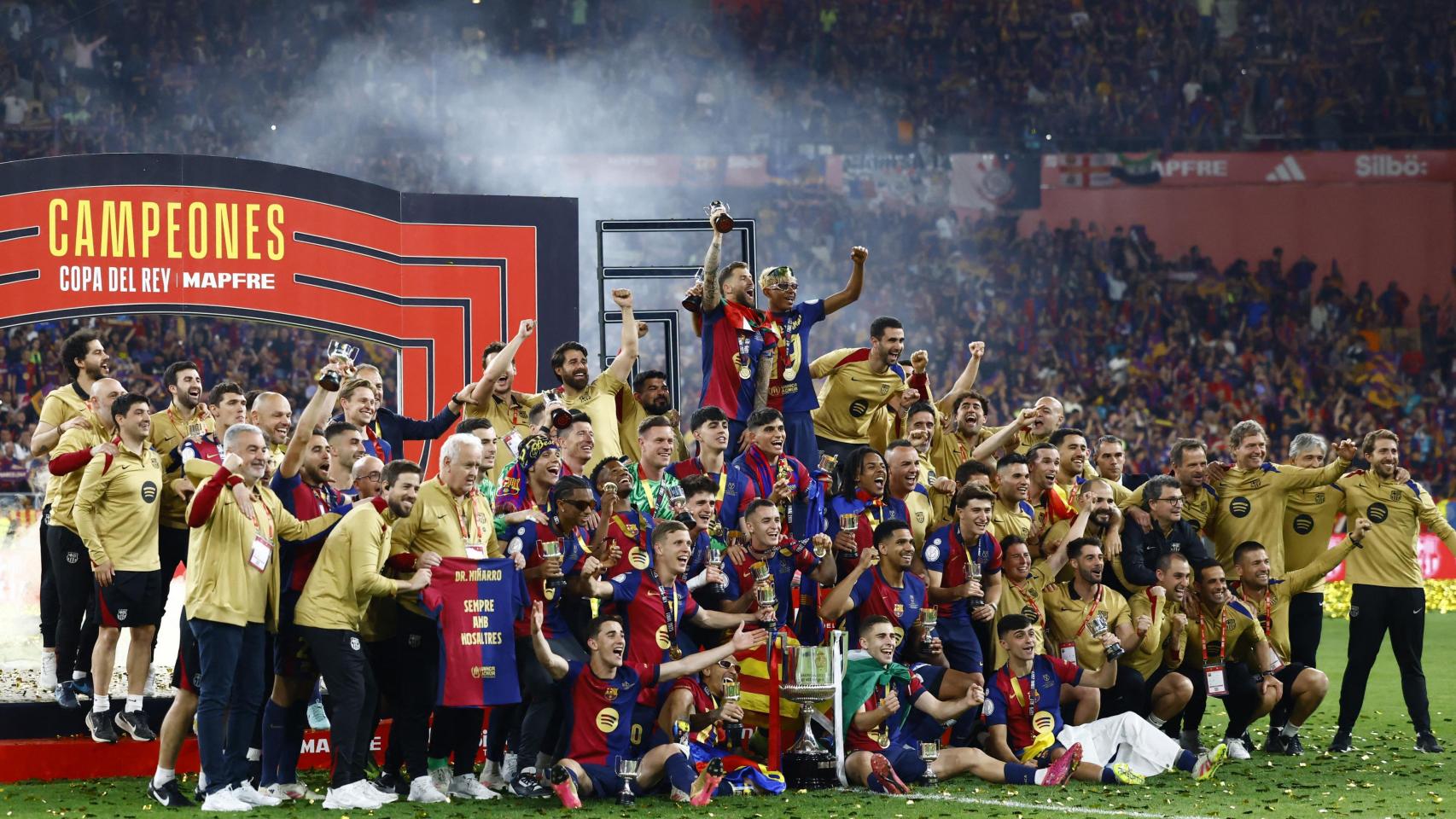 El FC Barcelona celebra el título de Campeón de la Copa del Rey 2024/25