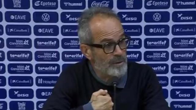 Álvaro Cervera, en rueda de prensa con el CD Tenerife