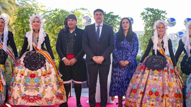Las Belleas del Foc 2024, junto al alcalde Luis Barcala en la Casa Mediterráneo.