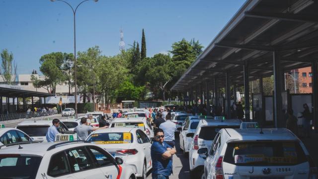 Caos en Madrid por el apagón: sin semáforos, gente encerrada en los ascensores y el Metro, y los hospitales sin energía