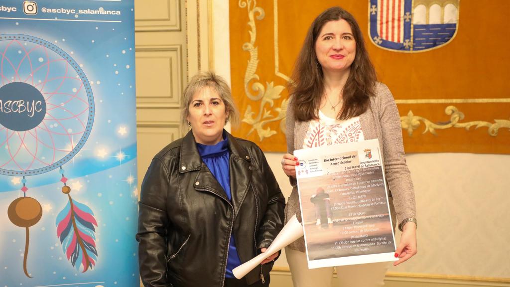 Carmen Guillén, presidenta de ASCBYC, junto a la concejala de Familia e Igualdad de Oportunidades, Miryam Rodríguez.