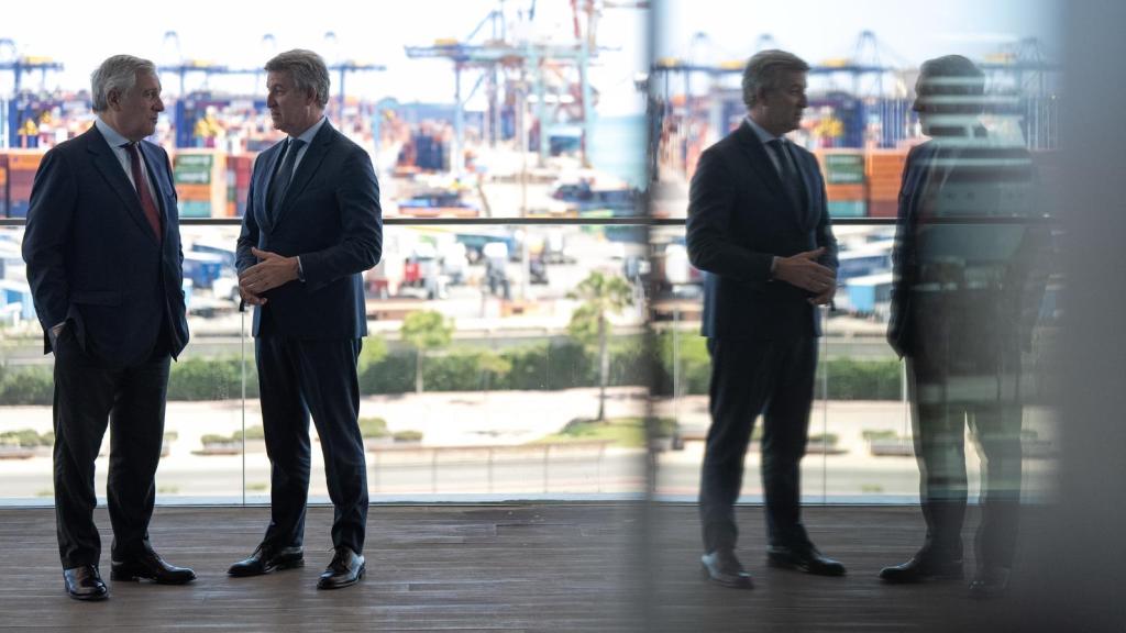 Albeto Núñez Feijóo, presidente del PP, junto a Antonio Tajani, vicepresidente del Gobierno italiano y líder de Forza Italia, en Valencia.