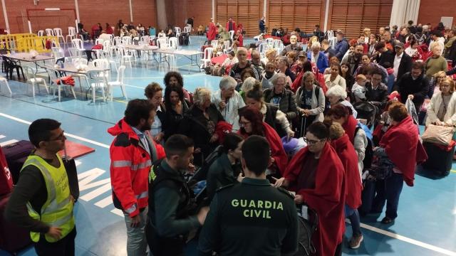 Pasajeros en el pabellón de Zaidín
