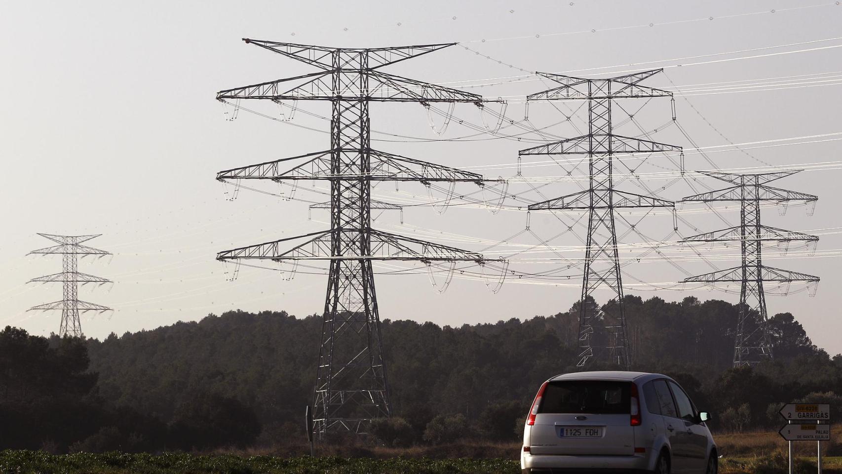 Las redes eléctricas europeas sufrieron dos oscilaciones de tensión media hora antes del apagón en la Península