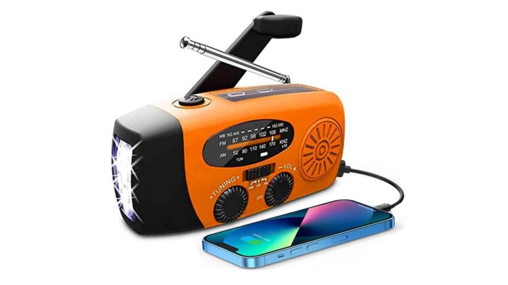 Batería, radio y linterna en el mismo dispositivo