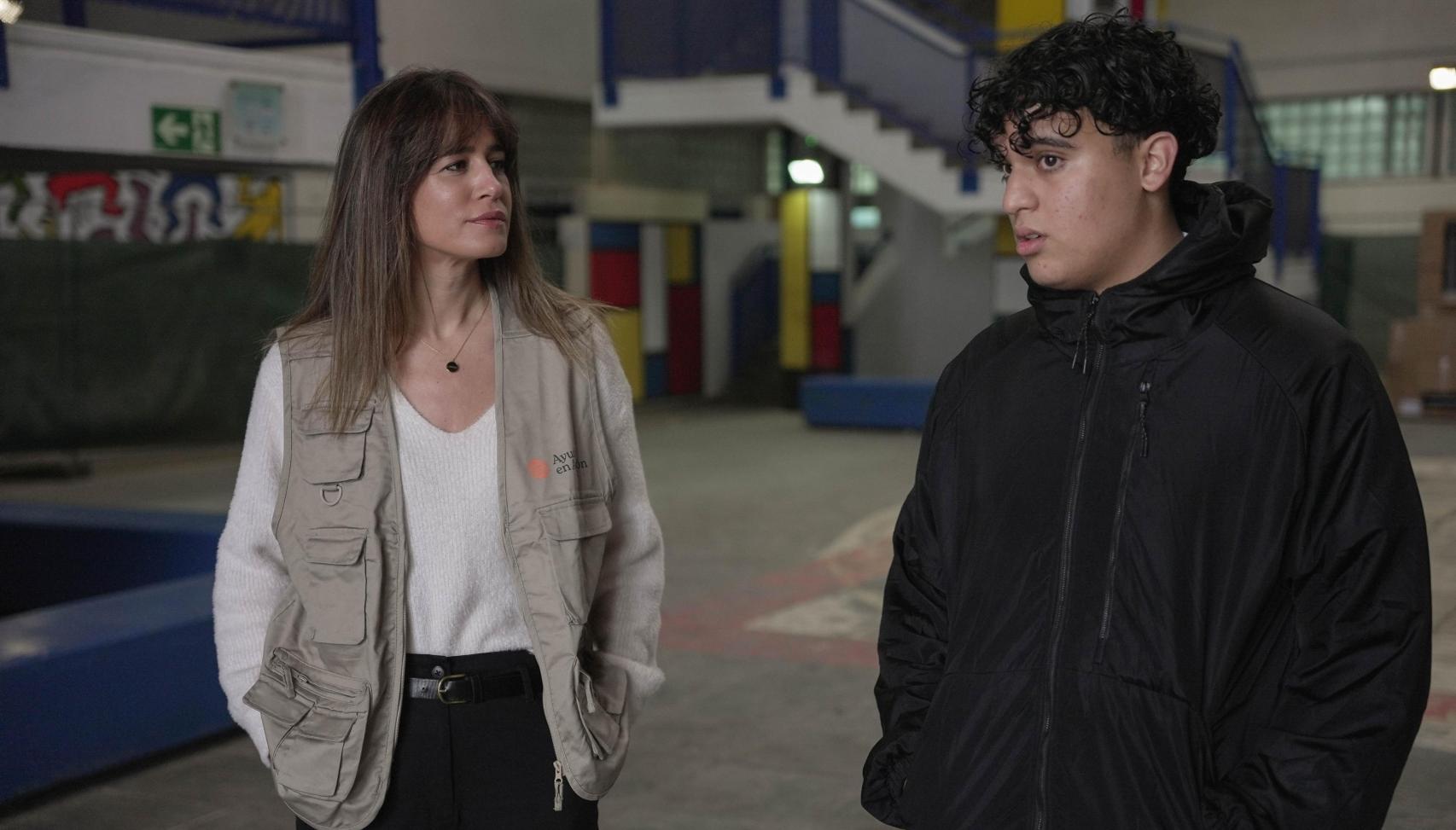 Isabel Jiménez en su visita a uno de los centros afectados por la dana en los que trabaja Ayuda en Acción.