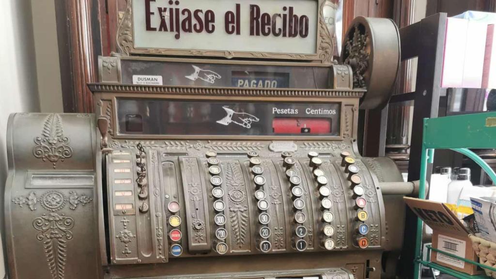 La caja registradora antigua de Farmacia Mata.