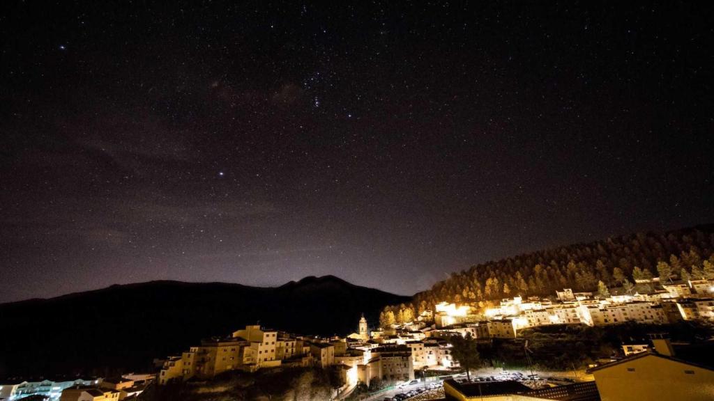 Imagen nocturna de Montán. Turisme CV