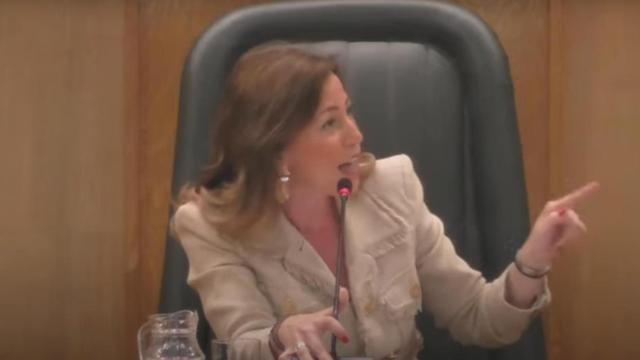La alcaldesa de Zaragoza, Natalia Chueca, durante uno de los plenos del Ayuntamiento.