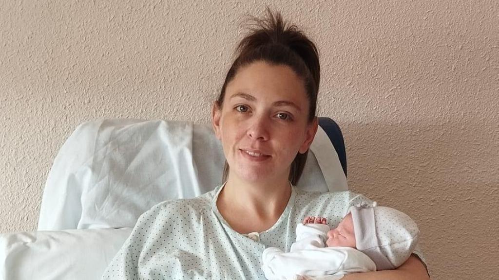 María Rodríguez con Sofía, su pequeña.