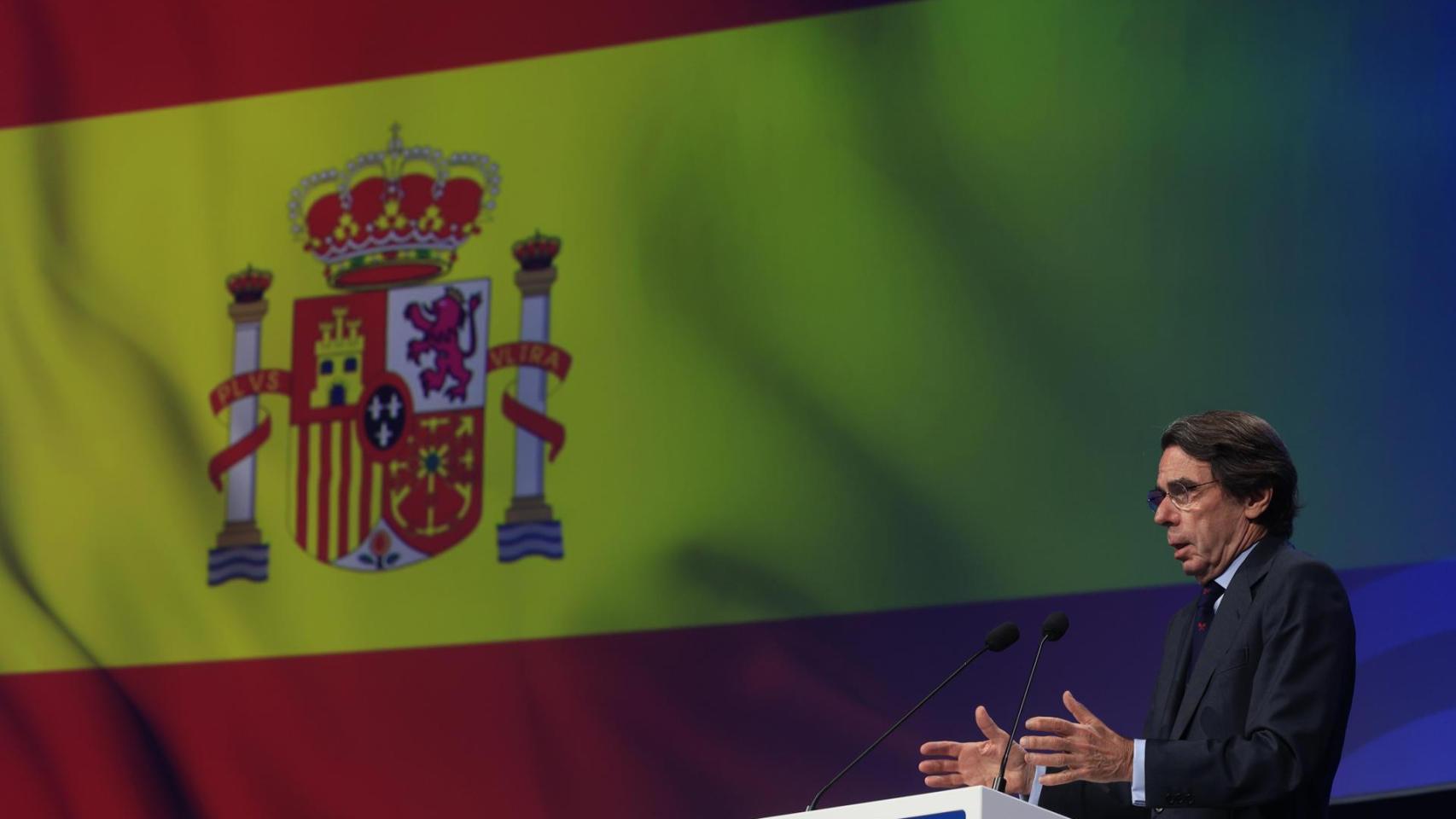 Aznar achaca el "colapso energético" en España a "un Gobierno que agoniza" por "incompetencia y sectarismo"