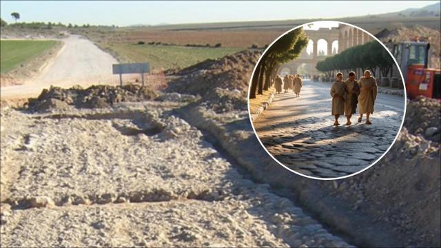 Restos de la Vía Augusta en la localidad de Villena, junto a una recreación de esta última, generada por la IA.