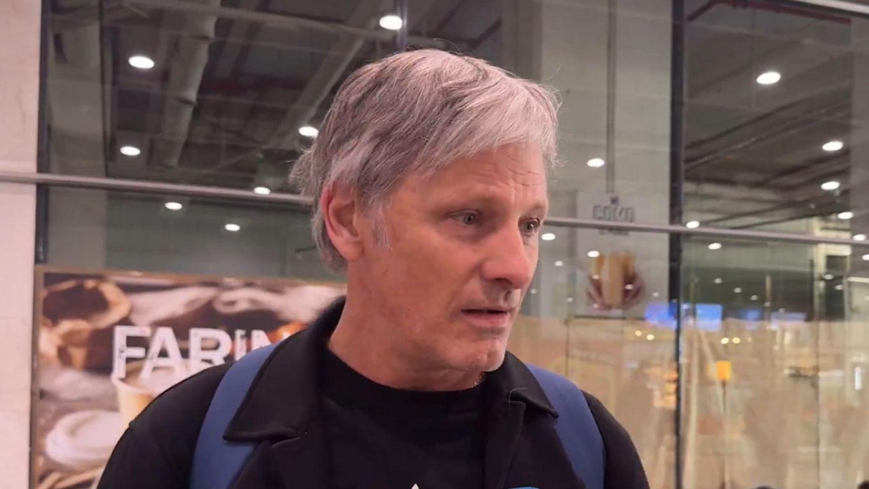 Viggo Mortensen, actor, en la estación de trenes de Barcelona Sants.