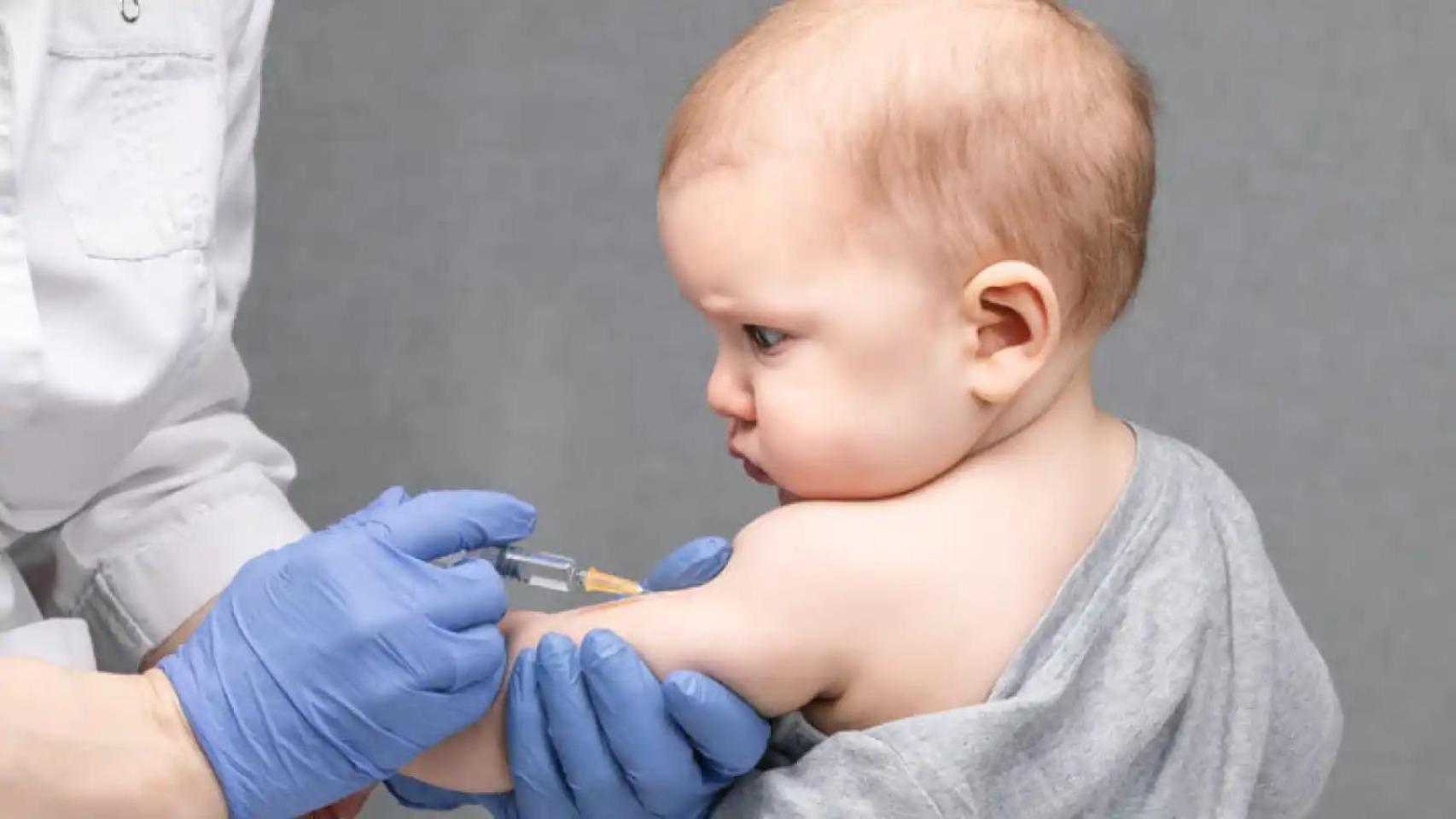 No puede ser que un niño tenga vacunas solo porque su padre puede pagarlas : las dos Españas de la inmunidad infantil