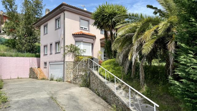 Exterior de la vivienda donde permanecieron aislados los tres menores y sus dos padres durante cuatro años.
