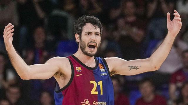 Alex Abrines celebra una canasta contra el Mónaco en la Euroliga.