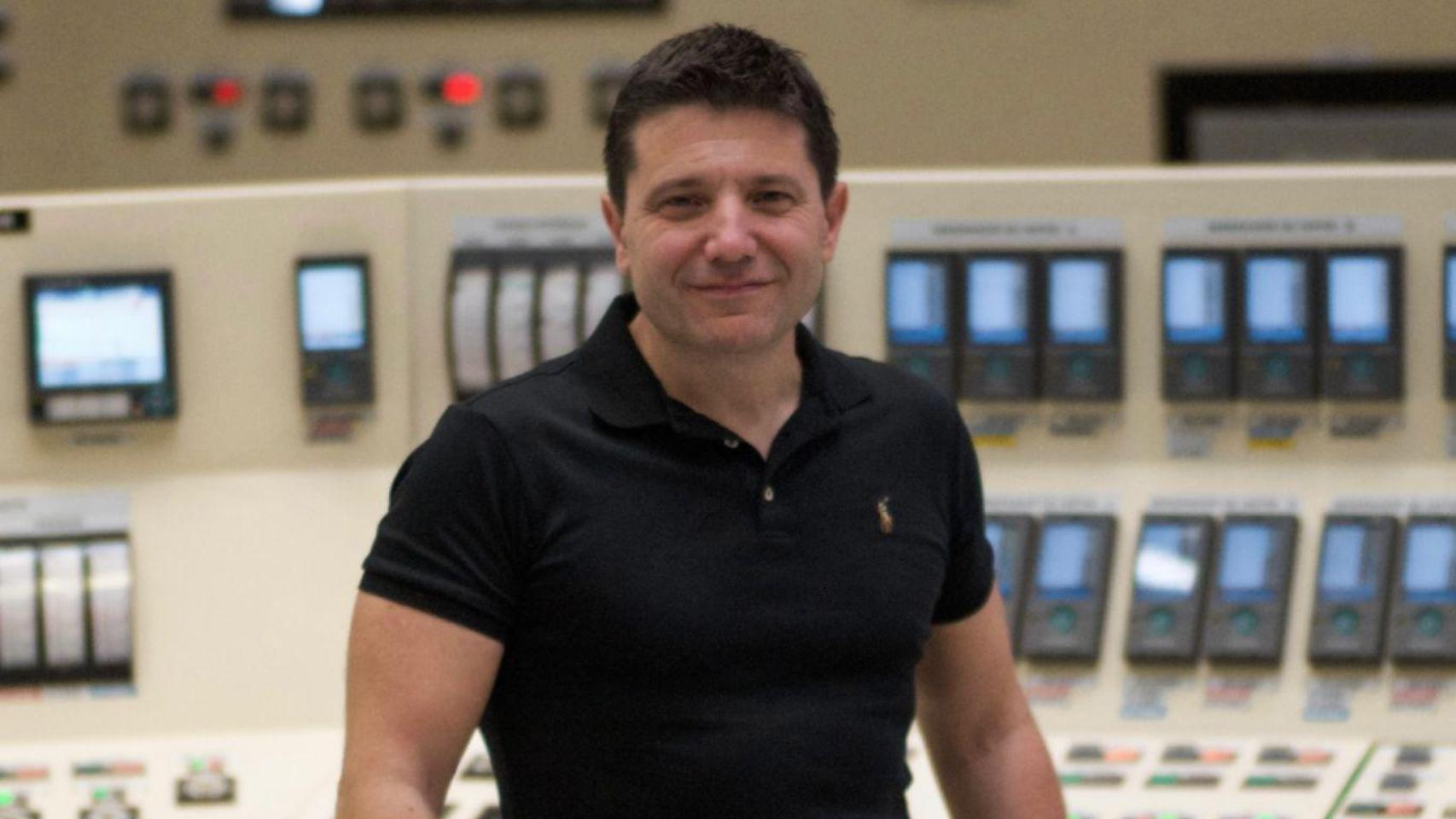 Alfredo García, ingeniero en telecomunicaciones y operador de reactor nuclear.