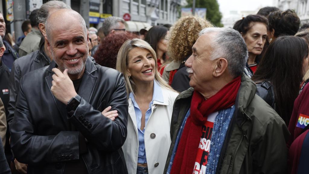La vicepresidenta segunda del Gobierno y ministra de Trabajo, Yolanda Díaz, acompañada de los secretarios generales de CCOO y UGT, Unai Sordo (i) y Pepe Álvarez (d), participan en la manifestación del Primero de Mayo en Madrid