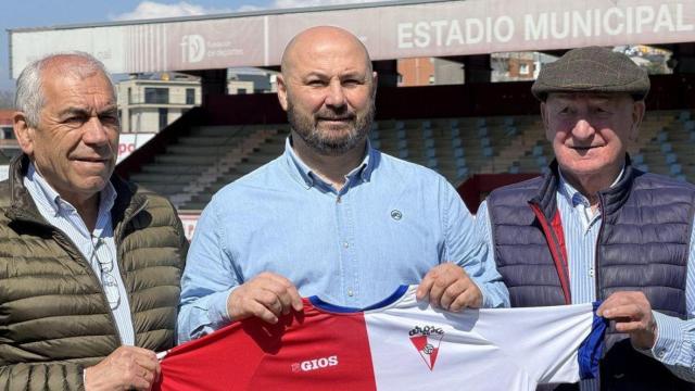 José Luis Lemos en su presentación con el Arosa SC.