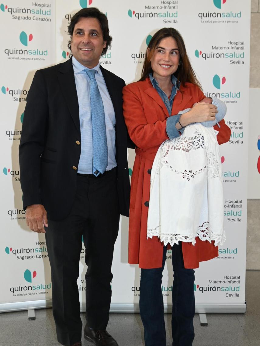 Fran Rivera y Lourdes Montes después del nacimiento de su tercer hijo, Nicolás.