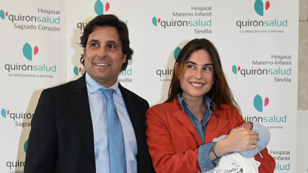 Fran Rivera y Lourdes Montes después del nacimiento de su tercer hijo, Nicolás.