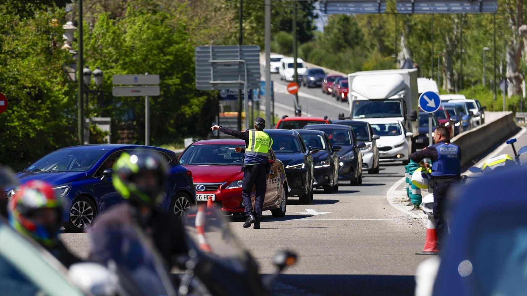 Retenciones en las carreteras por la operación retorno del puente de mayo, especialmente en la entrada a Madrid