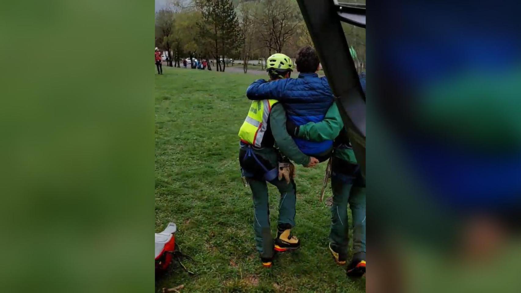 Roturas de tobillo, luxación de hombro y un ataque de pánico: aluvión de rescates en el Pirineo