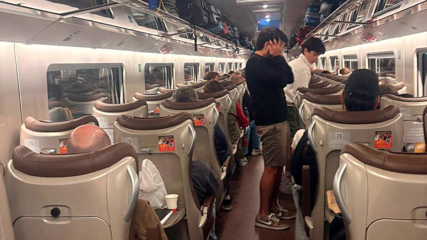 Un robo de cable en cuatro puntos del AVE Madrid-Sevilla deja varias horas atrapadas a 10.700 personas en 30 trenes