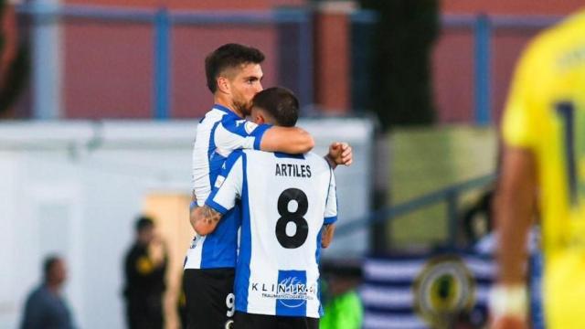 El abrazo de la despedida del ascenso en el Hércules.