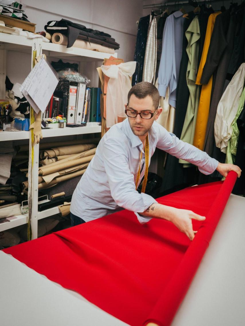 Baro Lucas ya ha hecho historia en la moda española desde su pequeño 'atelier' tordesillano.