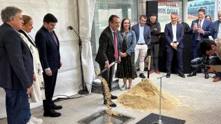 Abel Caballero, en el inicio de las obras de la Avenida de Madrid