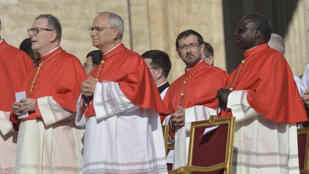 El cardenal Cobo durante su nombramiento en la basílica vaticana de San Pedro, en septiembre de 2023.