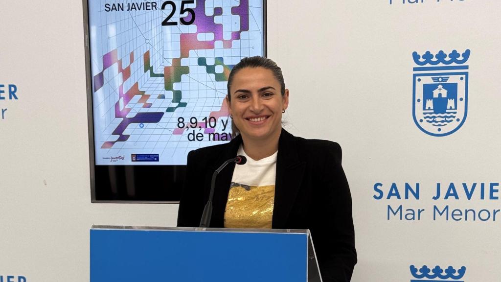 La concejal de Juventud de San Javier, Isabel Madrid, presenta la nueva edición del Festival Imagina, este lunes.
