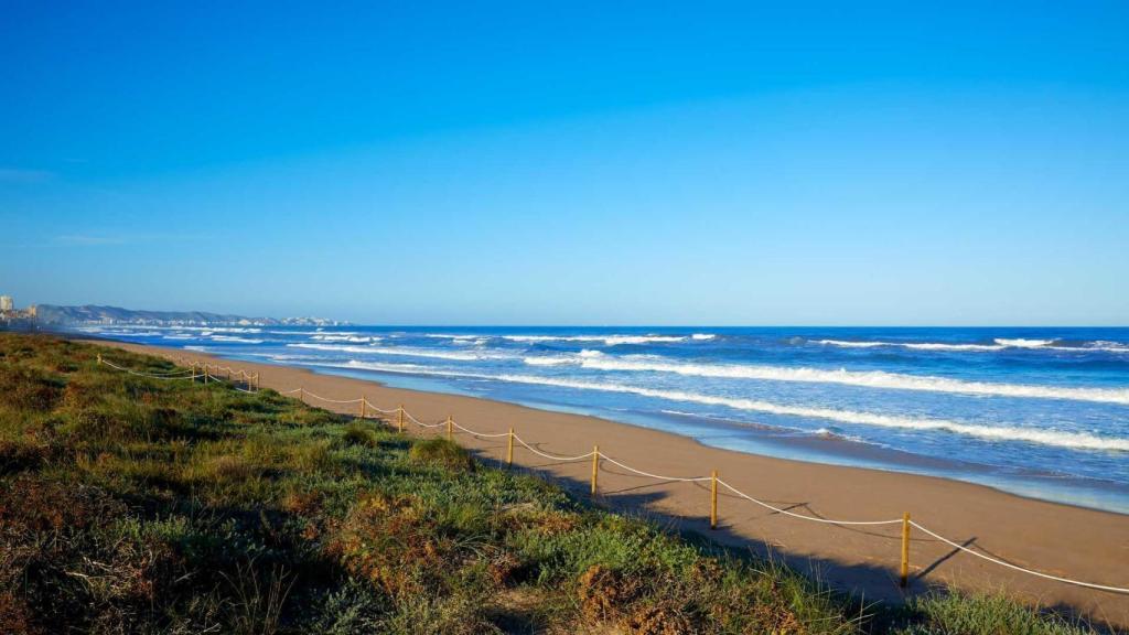Playa de Tavernes de la Valldigna. Turisme CV