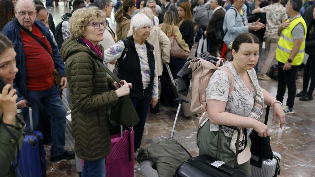Miles de usuarios se han visto afectados por el robo del cable en los trenes
