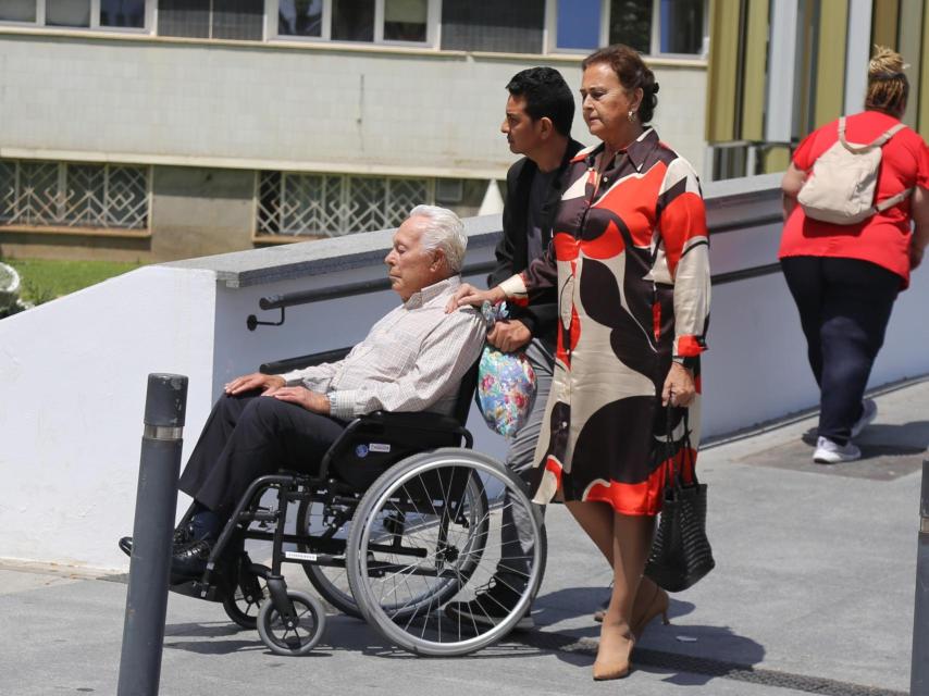Curro Romero recibe el alta hospitalaria.