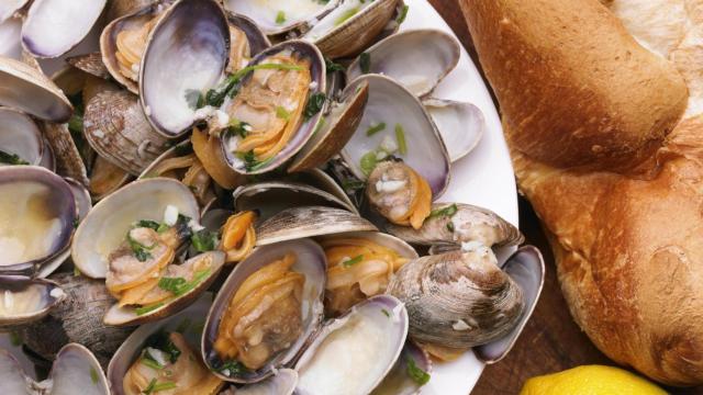 Un plato de almejas