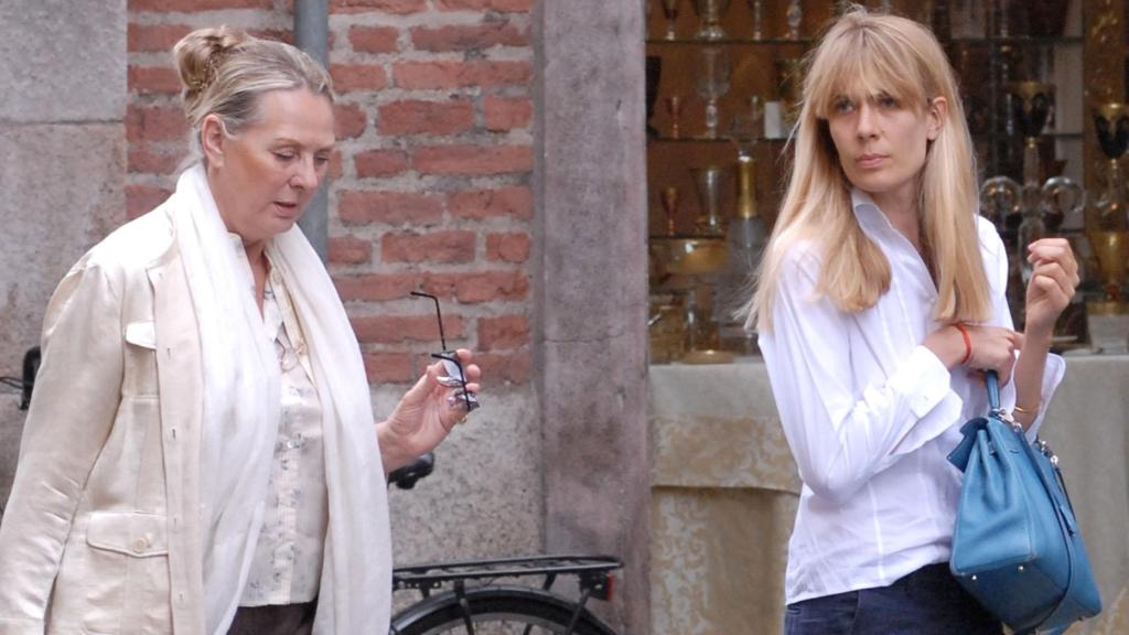 Borromeo Lavinia con su madre en las calles de Milán.