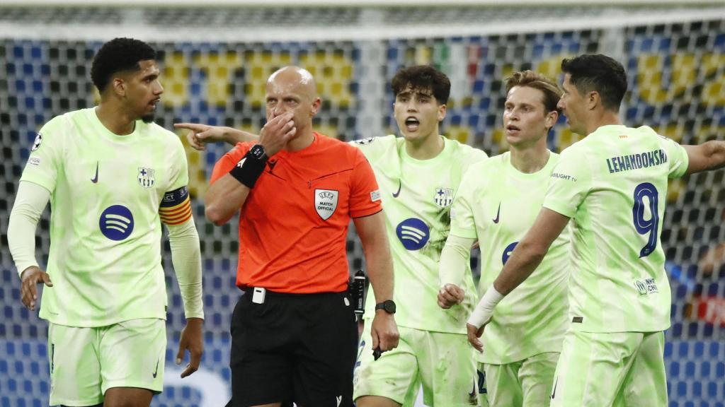 Marciniak se ríe de las críticas del Barça por su arbitraje ante el Inter:  "Estoy dispuesto a todo"